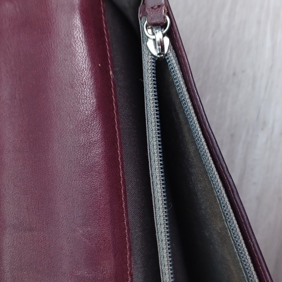 Chanel Camellia Embossed Lambskin Wallet - Picture 8 of 17